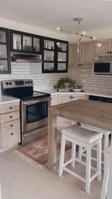 Amazing Views 2 Br/2 Ba In Out